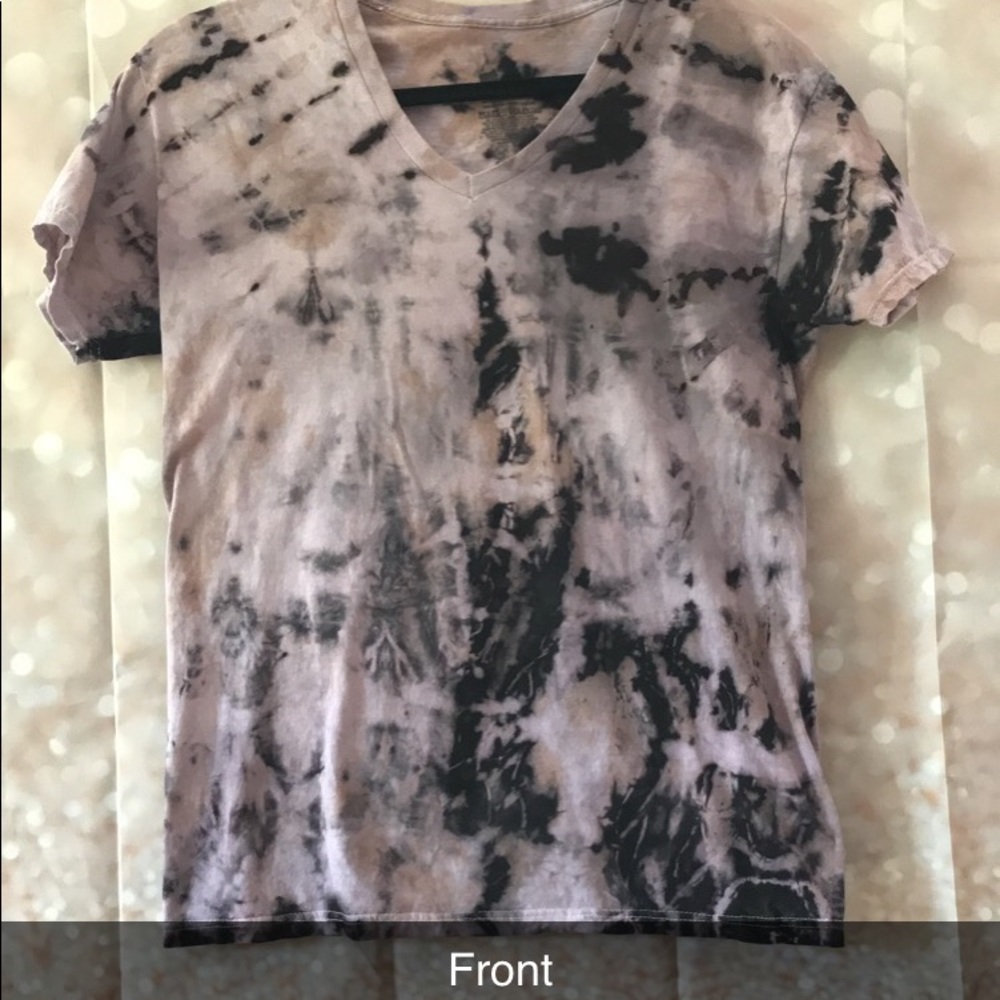 V-Neck tie dyed shirt